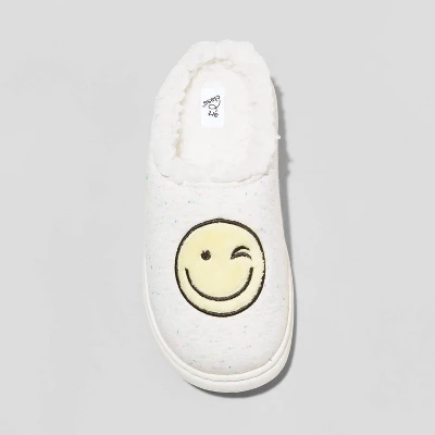 Kids' Percy Wink Smiley Face Clog Slippers - Art Class™ 2 Kids' Percy Wink Smiley Face Clog Slippers - Art Class™ - Image 2