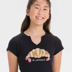 Girls' Short Sleeve Notched Neck Graphic T-Shirt - Art Class™